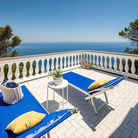Lamaro Villa
