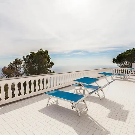 Lamaro Villa *