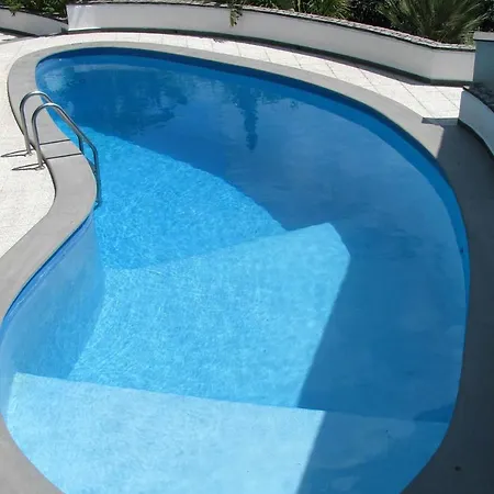 Lamaro Villa *
