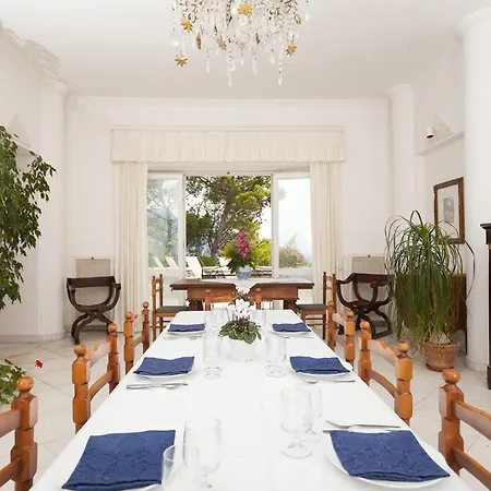 Lamaro Villa *